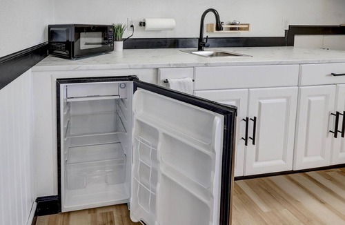 Webb City Apartment | The Crow's Nest: Executive Loft