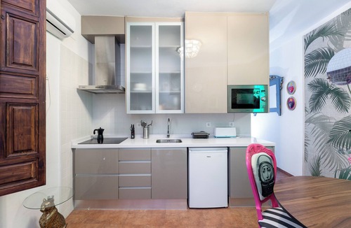 Beiro Apartment | The Crown (1stRight)