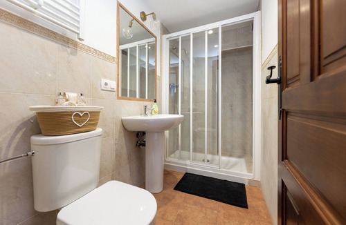 Beiro Apartment | The Crown (1stRight)