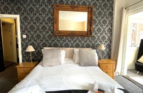 Eton Hotel | The Crown And Cushion