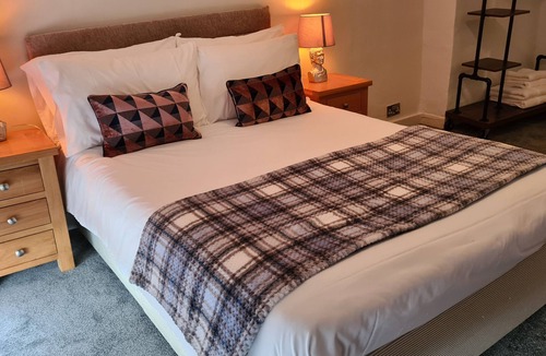 Emsworth Hotel | The Crown Hotel