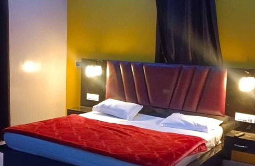 Murthal Hotel | The Crown Hotel
