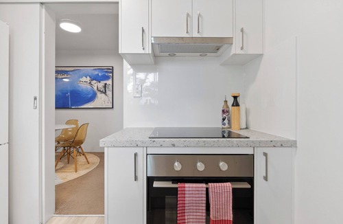 Crows Nest Apartment | 'The Crows Nest' - Stylish & Chic, North Sydney