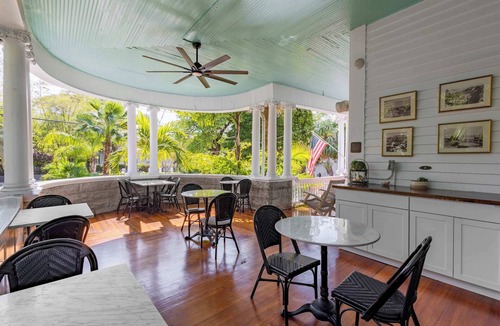 Historic Seaport Apartment | The Curry Classic | Main Mansion King