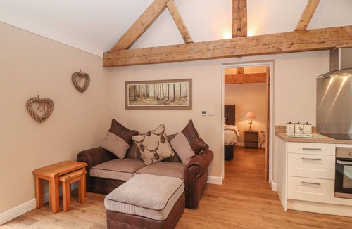 Wimbolds Trafford Cottage | THE DAIRY, romantic, with hot tub in Chester