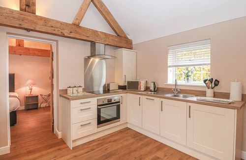 Wimbolds Trafford Cottage | THE DAIRY, romantic, with hot tub in Chester