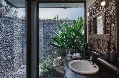 Kayu Putih Hotel | The Damai