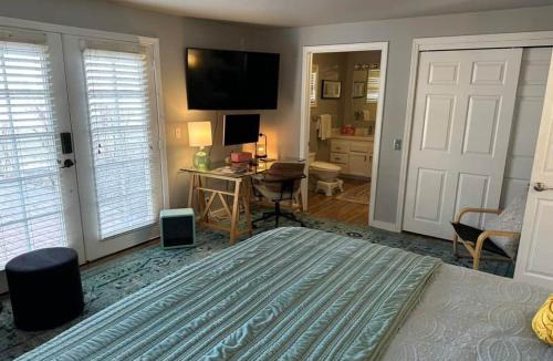 Hailey Bed & Breakfast | The Dandelion SV-Bloom. B&B, Reimagined