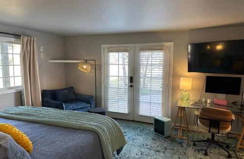 Hailey Bed & Breakfast | The Dandelion SV-Bloom. B&B, Reimagined