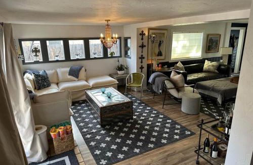 Hailey Bed & Breakfast | The Dandelion SV-Bloom. B&B, Reimagined