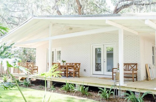 Saint Simons Heights House | The Davis: Restored 1942 Coastal Retreat in Historic Oglethorpe Park, Sleeps 14