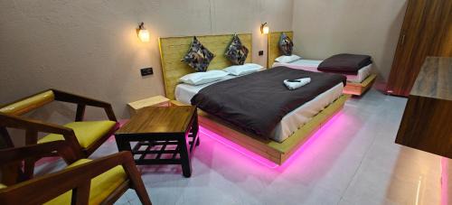 Chamoli Hotel | The Days