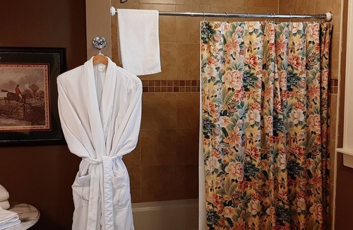 Summit House | The DeBary Inn