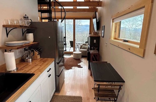 South Londonderry Apartment | The Deerwood Tiny Home | Mtn Views w/Fireplace!