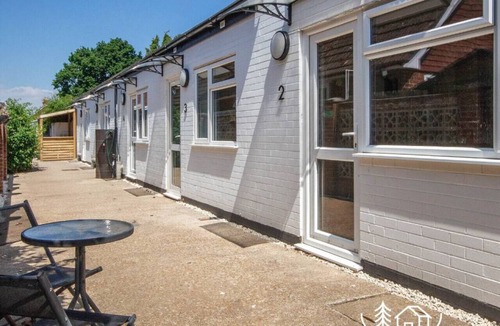 Dibden Purlieu Apartment | The Deluxe Hare - Room 2 - New Forest