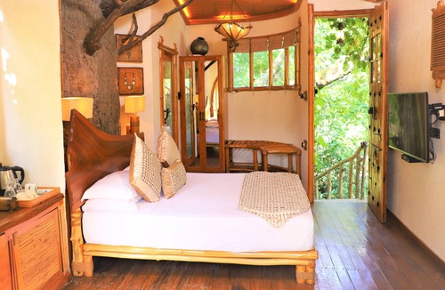 Chilkiya Range Hotel | The Den