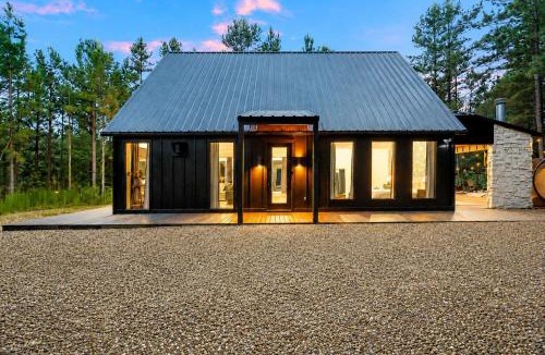 Hochatown House | The Denizen - Forest Retreat Sauna & Hot Tub