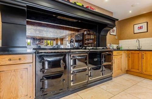 Worlington Villa | The Devonshire - Six Bedroom Villa, Sleeps 12