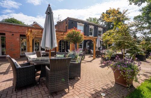 Spetchley Hotel | The Dewdrop Inn