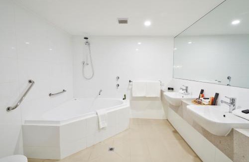 Dingley Village Hotel | The Dingley Hotel