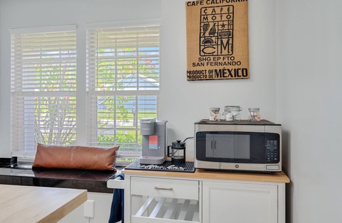 Upper Grand Lagoon House | The Dive Locker- 5 min to the Beach Sleeps 10