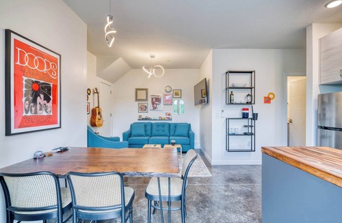 Hosford-Abernethy Apartment | The Division Street Funk Flat - 94 WalkScore