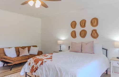 Covington Apartment | The Dolly-1/2 mi from the Square