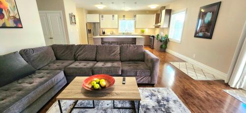 Doon South House | The Doon Retreat - Large Private Suite Near 401