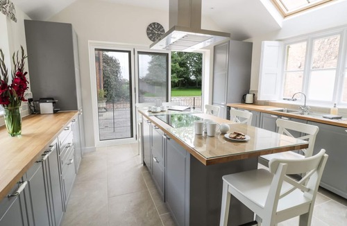 Yelden Cottage | THE DOWER HOUSE, family friendly, with open fire in Sharnbrook