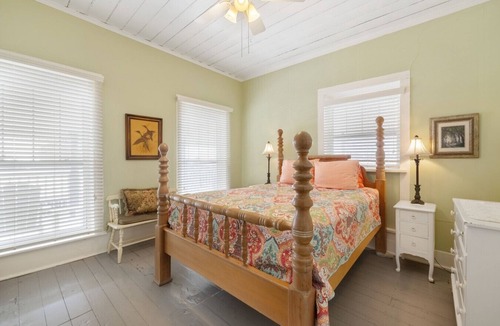 Cedar Key Hotel | The Downtown Historic Island Hotel