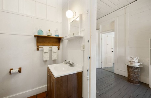 Cedar Key Hotel | The Downtown Historic Island Hotel Room 27