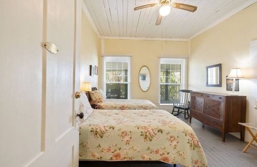 Cedar Key Hotel | The Downtown Historic Island Hotel