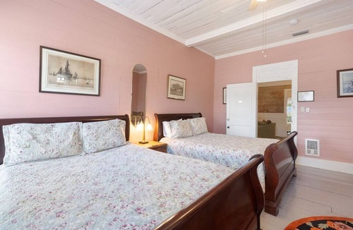 Cedar Key Hotel | The Downtown Historic Island Hotel