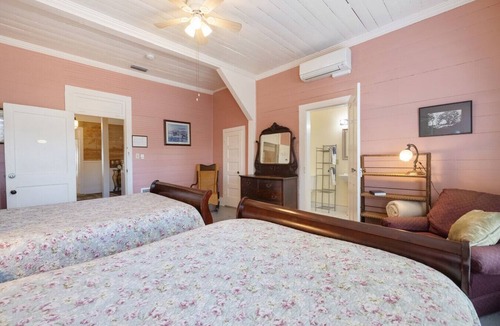 Cedar Key Hotel | The Downtown Historic Island Hotel