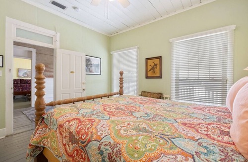 Cedar Key Hotel | The Downtown Historic Island Hotel