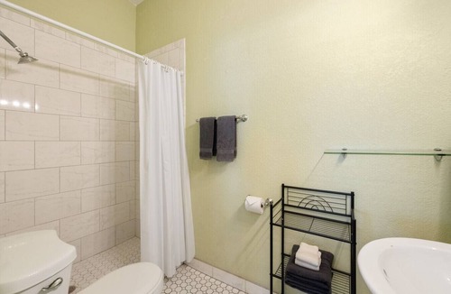 Cedar Key Hotel | The Downtown Historic Island Hotel