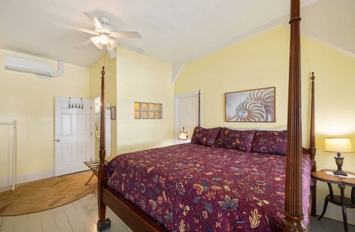 Cedar Key Hotel | The Downtown Historic Island Hotel