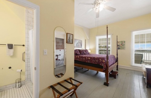 Cedar Key Hotel | The Downtown Historic Island Hotel