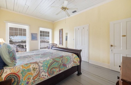 Cedar Key Hotel | The Downtown Historic Island Hotel
