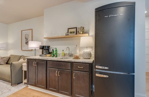 Elizabethton Apartment | The Downtown Post The Collin Suite