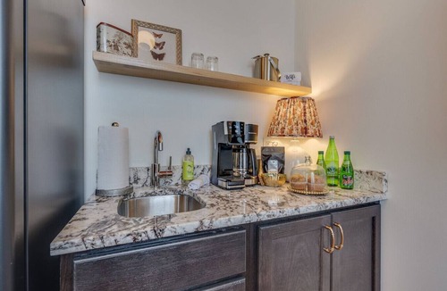 Elizabethton Apartment | The Downtown Post The Gracie Suite