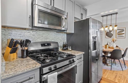 Clinton Township House | The Drift House- Spacious Boho Family Retreat- 4 bds, 2 baths, 6 TVs, Movie Room