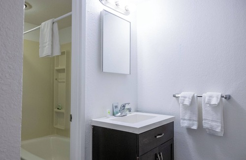 Downtown Juneau Hotel | The Driftwood Lodge