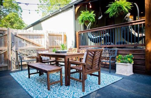 Rountree House | The Dryer House center city pet friendly home