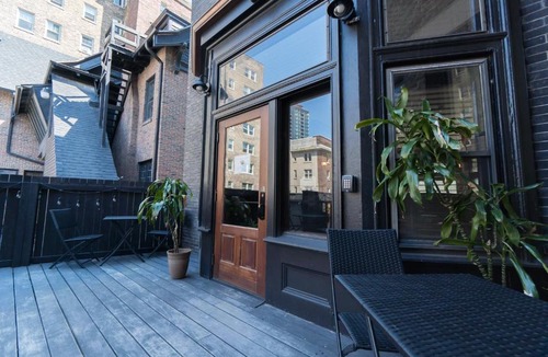 East Town Hotel | The Dubbel Dutch
