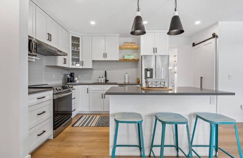 Southeast Calgary Apartment | The Duke | Spacious | Upscale | Close to DT