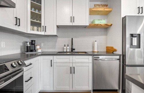 Southeast Calgary Apartment | The Duke | Spacious | Upscale | Close to DT