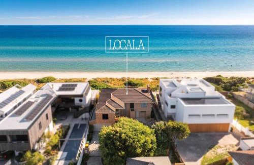 Aspendale House | The Dunes - Step Onto Sand, Proximity to CBD & Peninsula