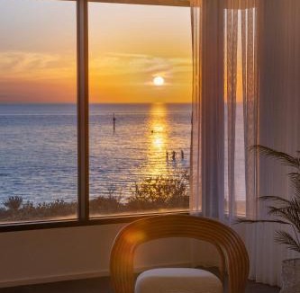 Aspendale House | The Dunes - Step Onto Sand, Proximity to CBD & Peninsula