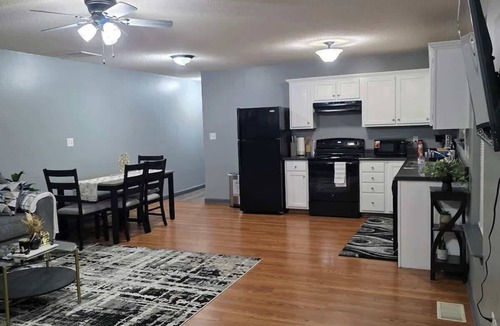 Elizabethtown House | The E-Town Retreat 2BR townhouse close to Downtown
